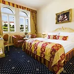 Luxury Family Royal Palace Szálloda Prága