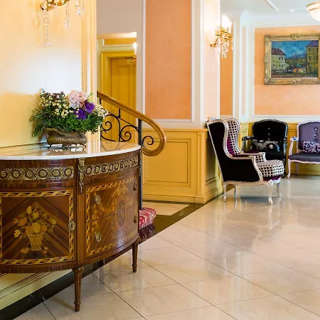 Hotell Luxury Family Royal Palace Prag